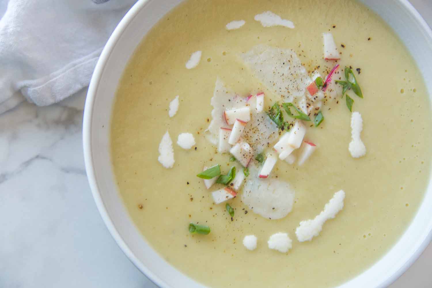 Potage aux poireaux et aux pommes Cinq Fourchettes Potage aux poireaux et aux pommes Cinq Fourchettes