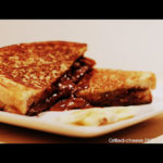 Le meilleur déjeuner au lit : grilled cheese au Philadelphia au chocolat rempli de bananes! - Cinq Fourchettes