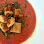 Gaspacho au basilic et ses croutons Cinq Fourchettes