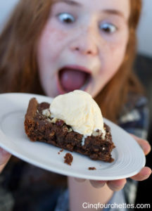 La décadence a un nom : Brownies au Chocolats Favoris! - Cinq Fourchettes