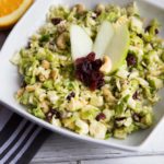 Salade de choux de Bruxelles, pommes, noix et canneberges / Cinq Fourchettes