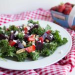 Salade de kale, fraises, betteraves et feta Cinq Fourchettes