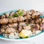 Brochettes de porc à la grecque Cinq Fourchettes