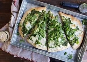 Pizza pesto à la roquette et ricotta Cinq Fourchettes