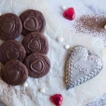 Biscuits coeur de chocolat pour les amoureux de la vie ! Cinq Fourchettes