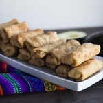 Lumpia (rouleaux impériaux de la Philippine) Cinq Fourchettes