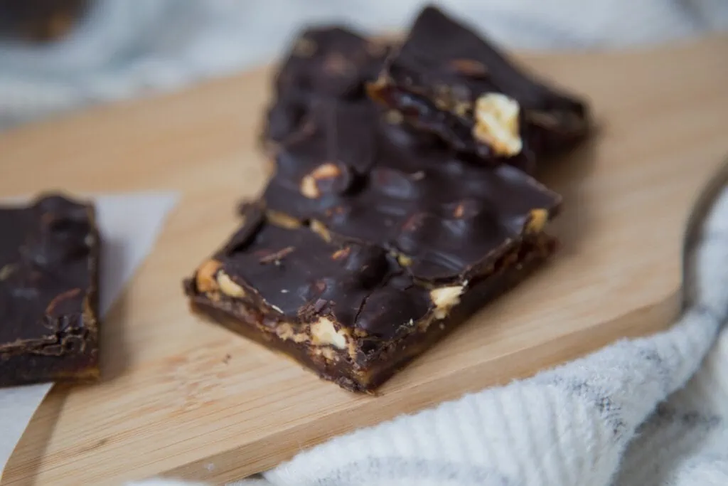 barre aux dattes chocolat et arachides recette recipe date chocolate peanuts Cinq Fourchettes