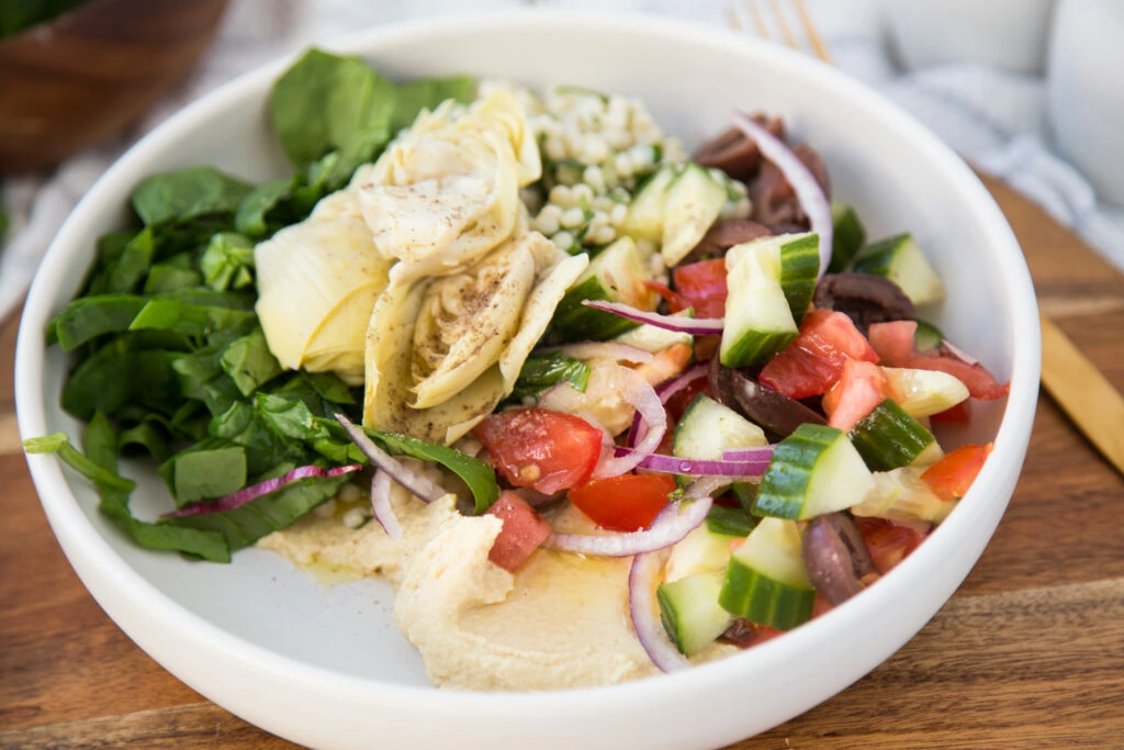 salade de couscous houmous méditérannéen recette recipe mediteranean salad Cinq Fourchettes healthy santé bol bowl