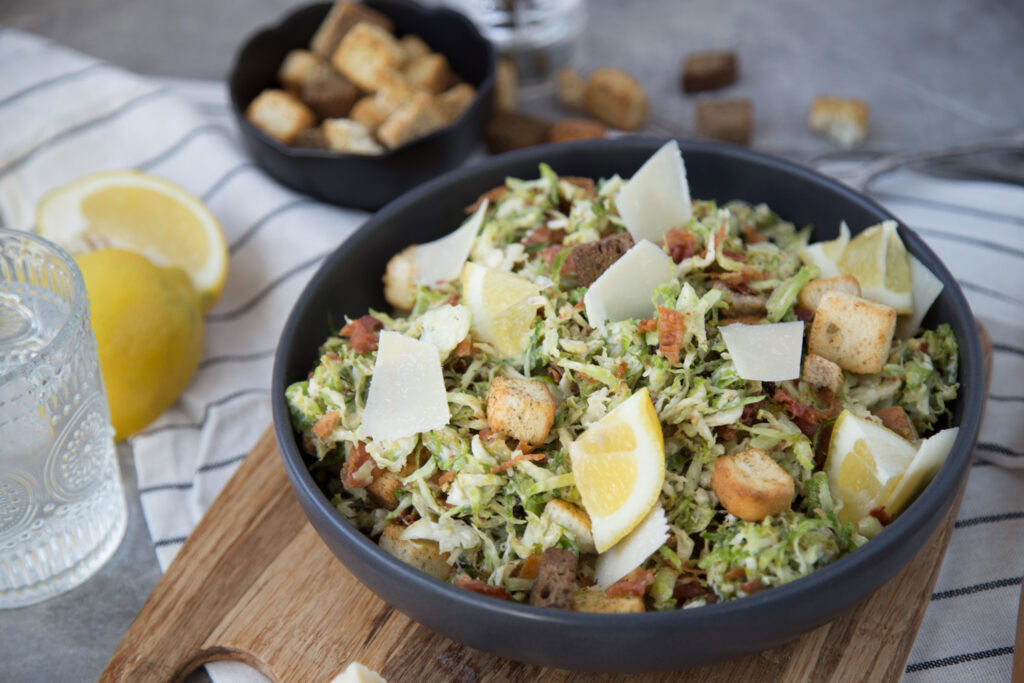 salade de choux de Bruxelles brussel sprout salad ceasar césar recette recipe Cinq Fourchettes