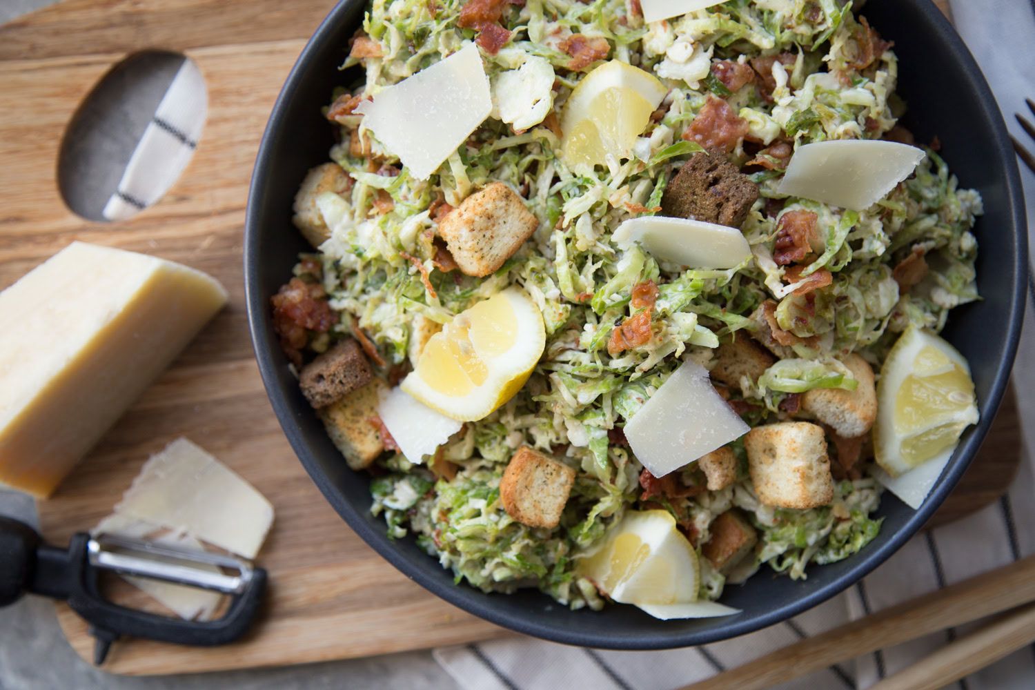 salade de choux de Bruxelles brussel sprout salad ceasar césar recette recipe Cinq Fourchettes