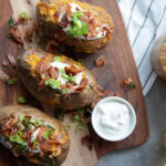 pommes de terre toutes garnies patate au four air fryer friteuse à air recette facile baked potato recipe Cinq Fourchettes