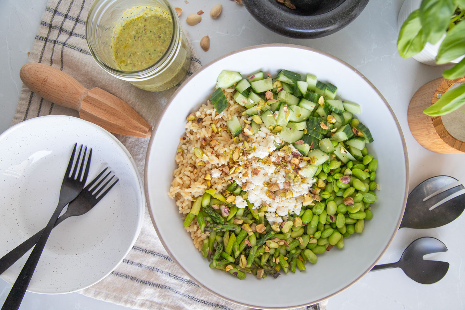 salade orzo pesto pistaches basilic edamames asperges cinq fourchettes recette
