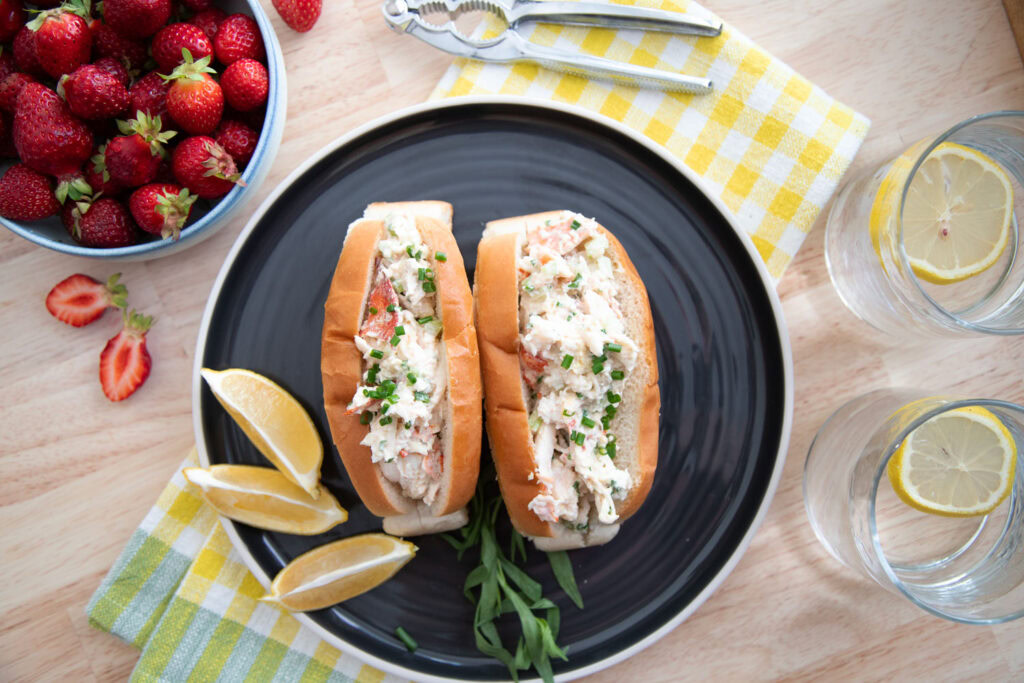 lobster roll guedille homard cinq fourcettes recette été pain hot-dog