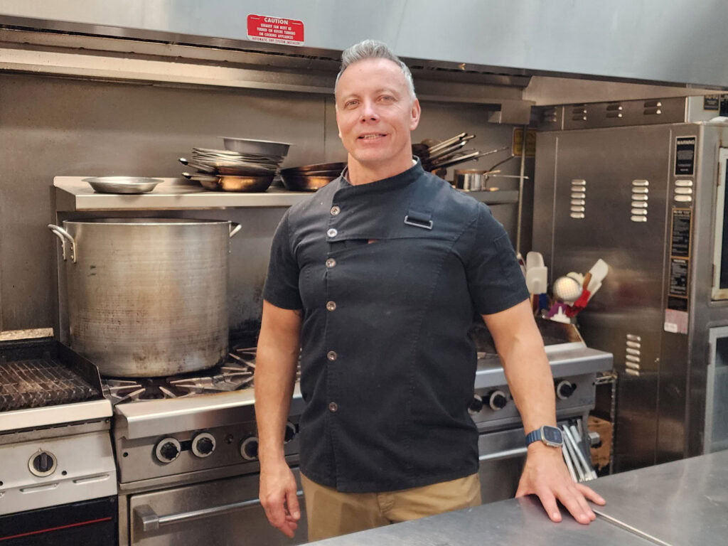 Ray Bear – Pathsaala Inn Cinq Fourchettes Nouveau Brunswick