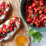 tartine fraise ricotta fromage à la crème miel salsa de fraises recette cinq fourchettes