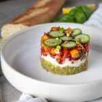 tartare peches, tomates, pistache, chèvre, basilic crumble concombre cinq fourchettes recette